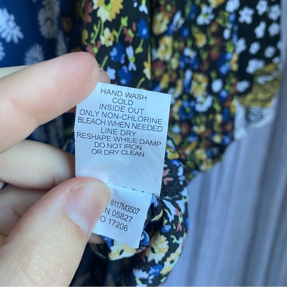 Mixed Print Lace Blouse - Picture 5 of 6